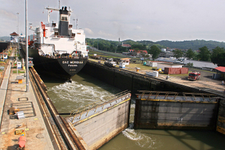 Illustration for article titled Blowing Up the Panama Canal